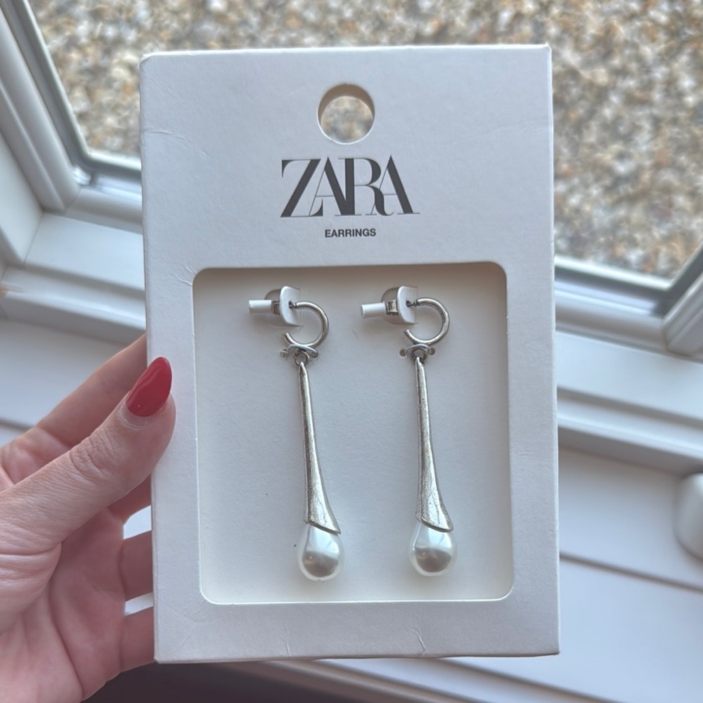 Zara pearl and silver tear drop trendy earrings NWT
